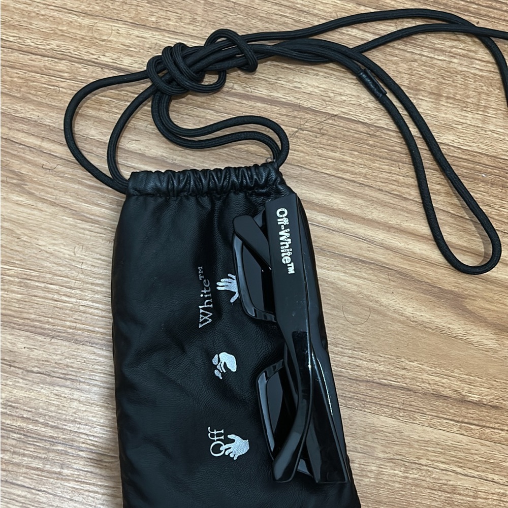 Off-White Shiny Black Sunglasses with Logo Pouch